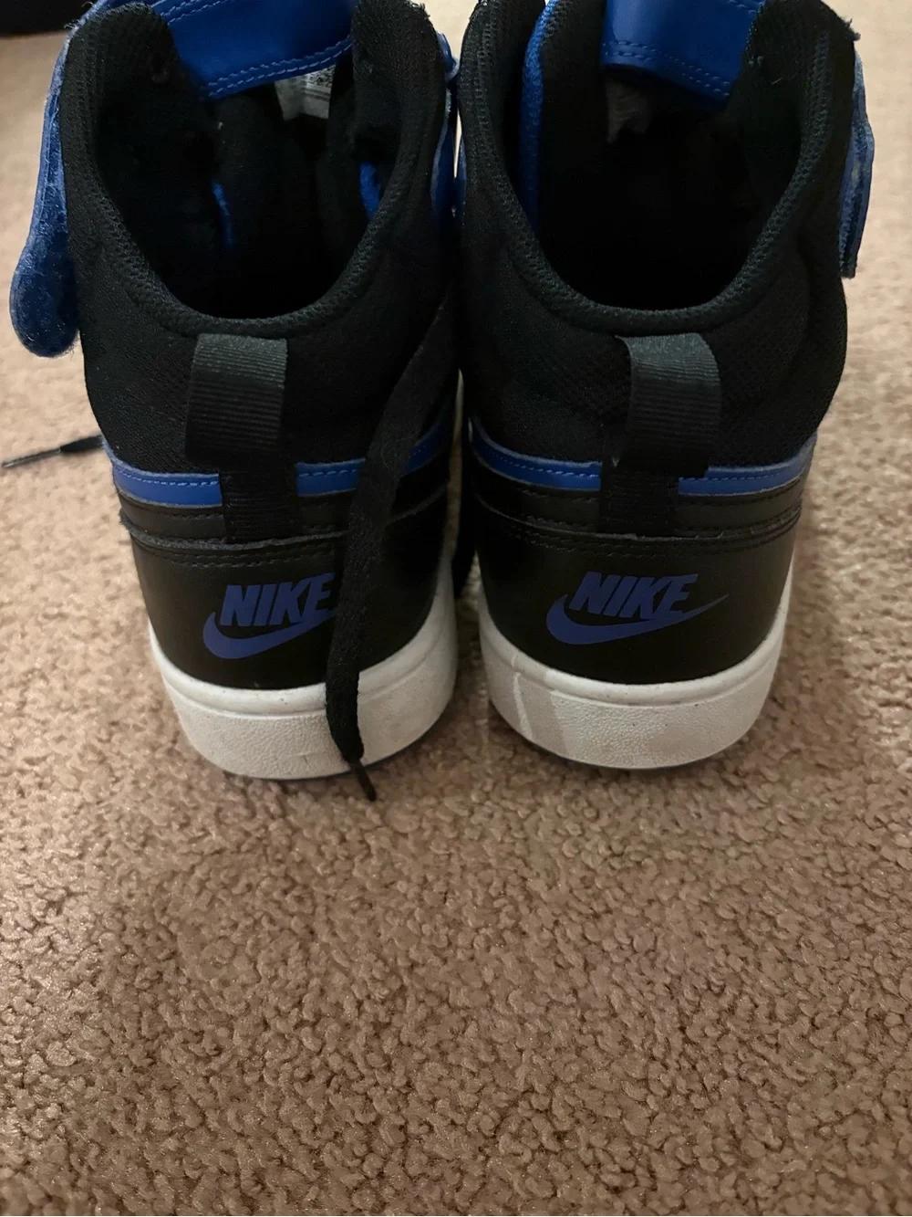 Nike Kids size 7 Court Borough Mid 2